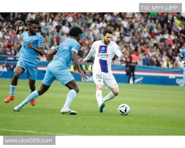 梅西带领巴黎圣日耳曼征战欧冠：首秀碾压对手，助球队卫冕冠军之路